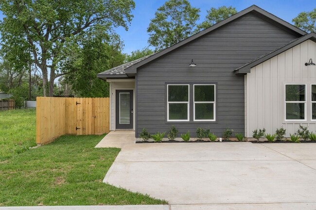 Photo - 1026 Junell St