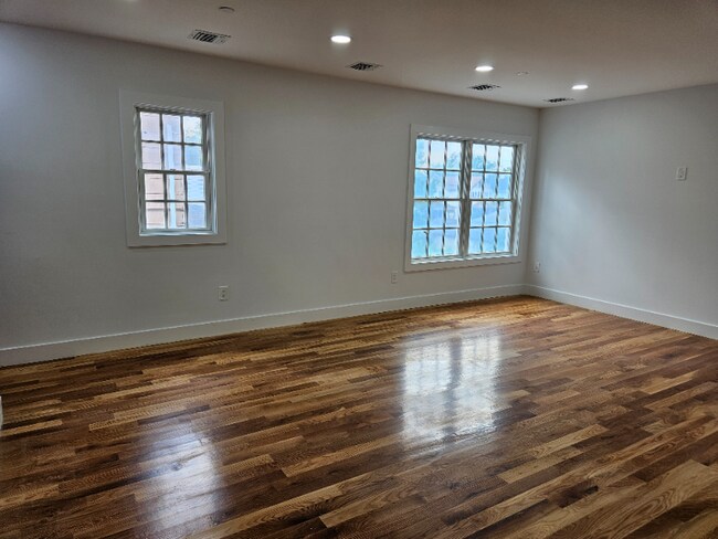 Photo - 90 Shrewsbury Ave Unidad 2B