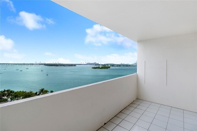 Building Photo - 5 Island Ave Unit 11F