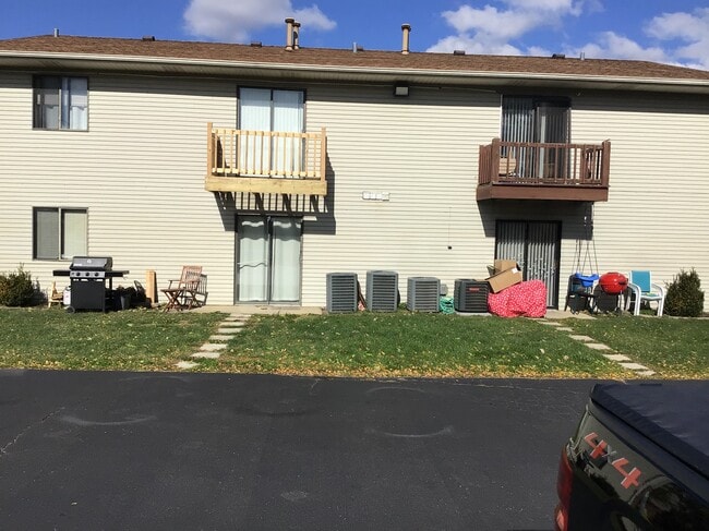 Back of building. Apt A is at the bottom right w/ a patio - 440 Echo Ln Unit A