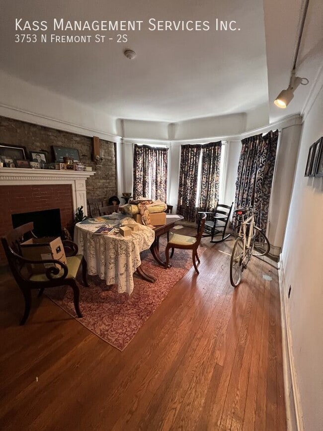 Building Photo - 3753 N Fremont St Unit 2S