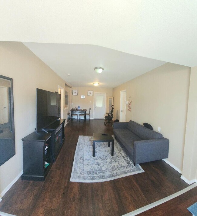 Photo - 3Bdrm Affordable, Quiet and Washer-Dryer I...