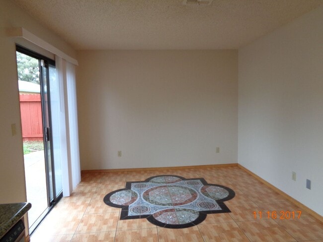 1777 Daniel Ct