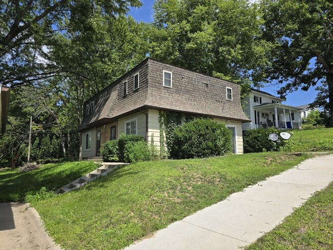 Building Photo - 151 E 3rd St Rental