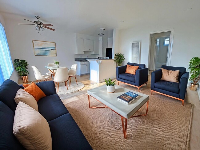 Building Photo - 4215 McLaughlin Ave