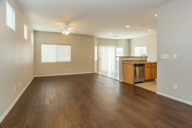 Photo - 3752 Hollycroft Dr