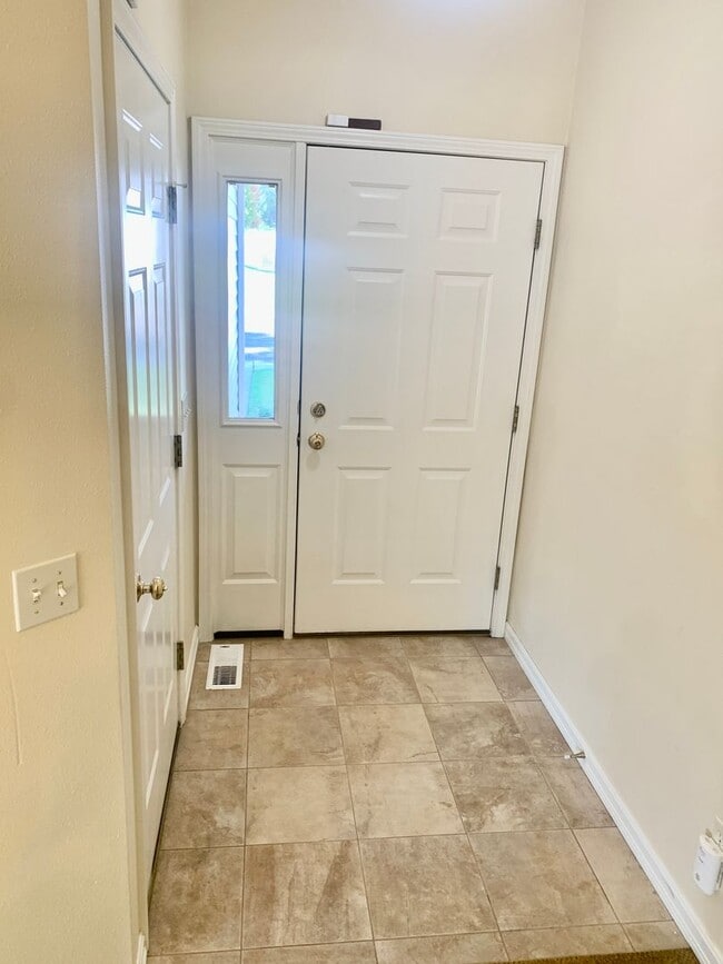 Photo - Beautiful 3 bed 2 bath condo on the west end!