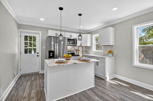 Photo - 4212 Byers St