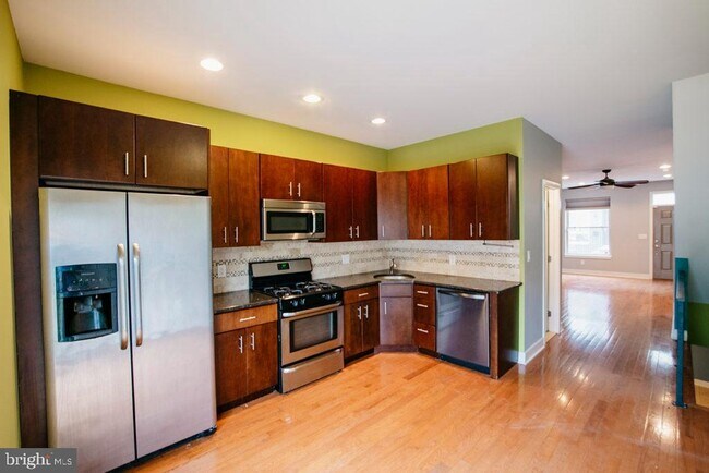 1727 Annin St