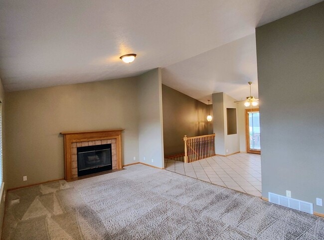 Photo - 5 BD 3 BA 2900 sq ft HOME IN DRAPER.