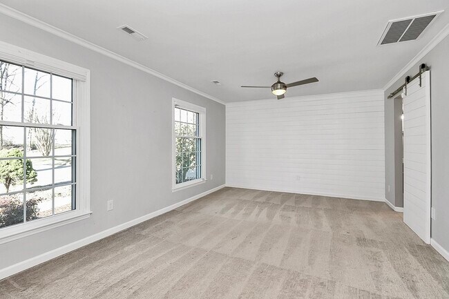 Photo - 1932 Stoneyridge Dr