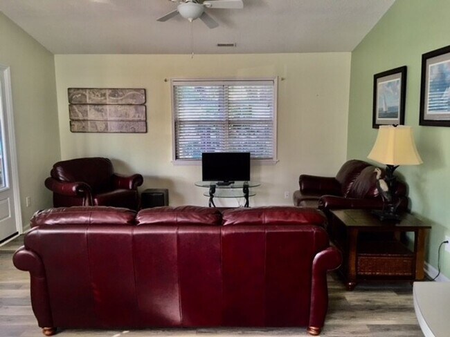 Photo - 422 Holly St