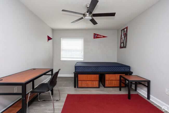 2BR, 2BA - 965SF - Primary Bedroom