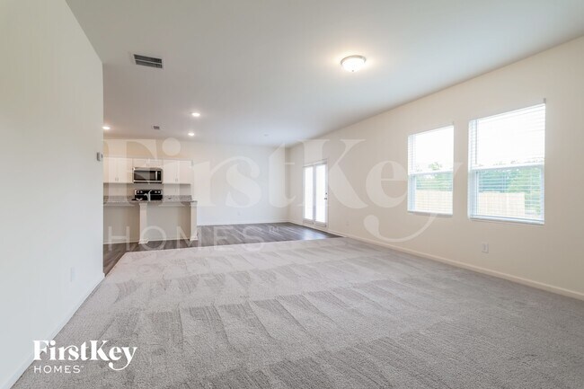 Photo - 135 Knightsbridge Ln