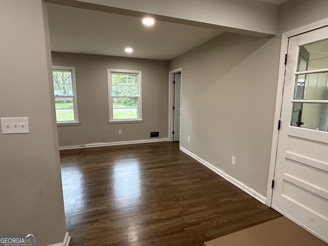 720 Jewel Pl SW