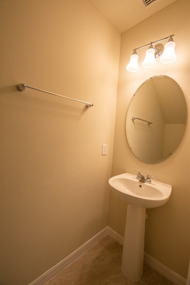 Photo - 3 Bed 2.5 Bath at Somerset Crossing!