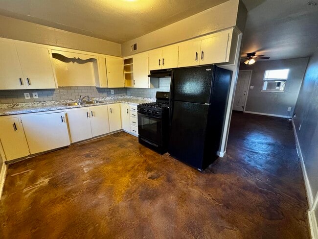 Building Photo - 409 Park St