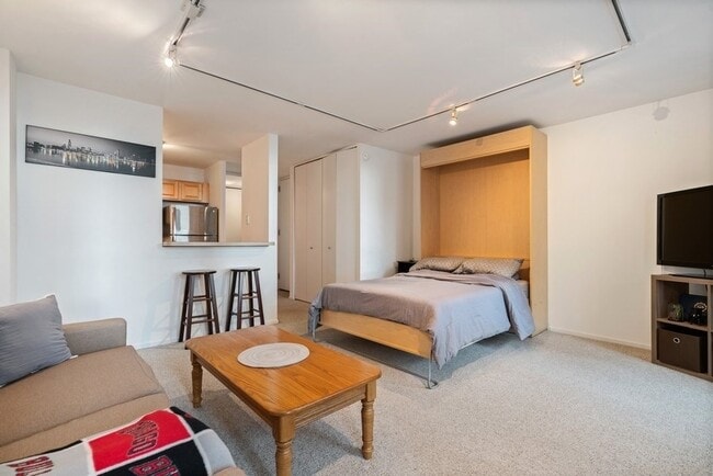 Photo - 1030 N State St Unidad 2F