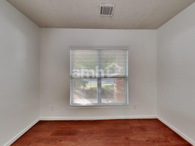 Photo - 127 Oleander Way