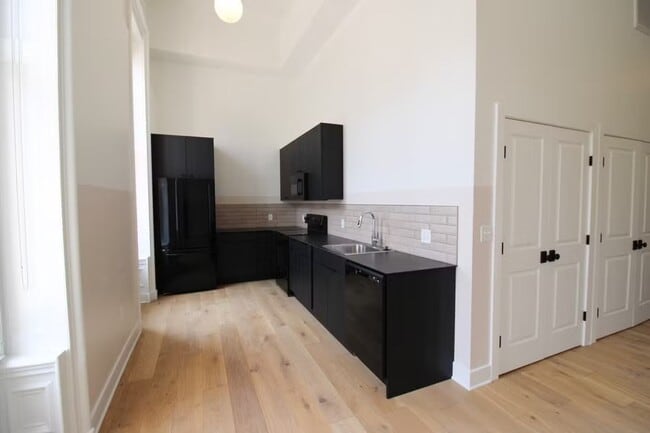 Photo - 30 W Broad St