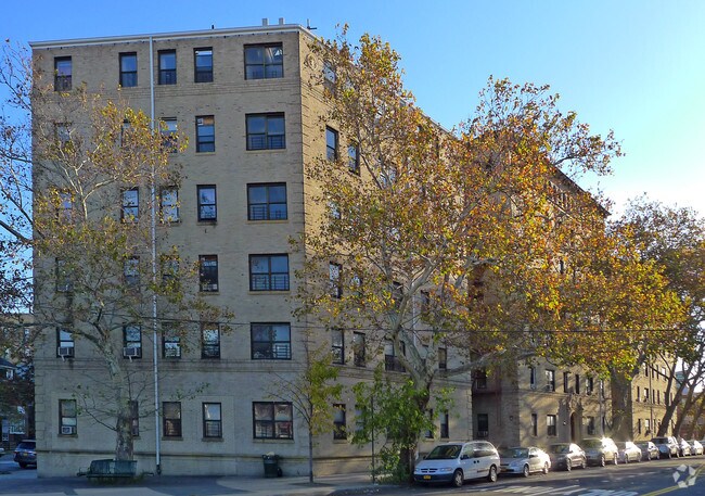 Photo - 70-35 Broadway