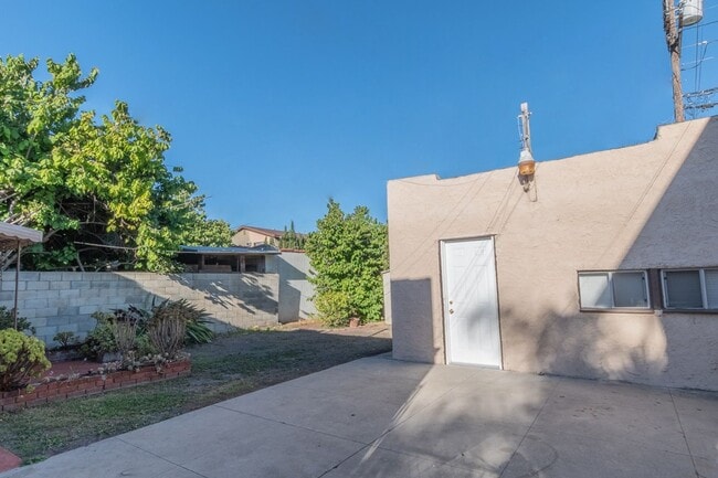 2226 Redondo Blvd