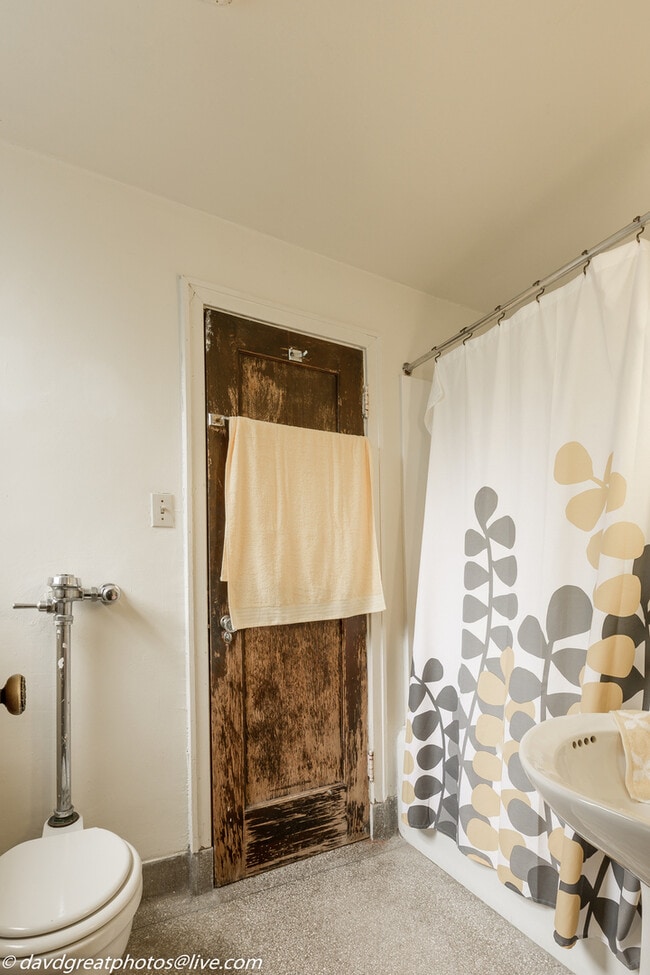 5748 Blackstone By 3L Living