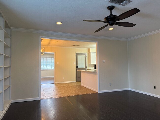 Photo - 8606 Holiday Dr