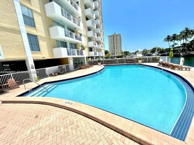 Photo - 2020 NE 135th St Unidad 903