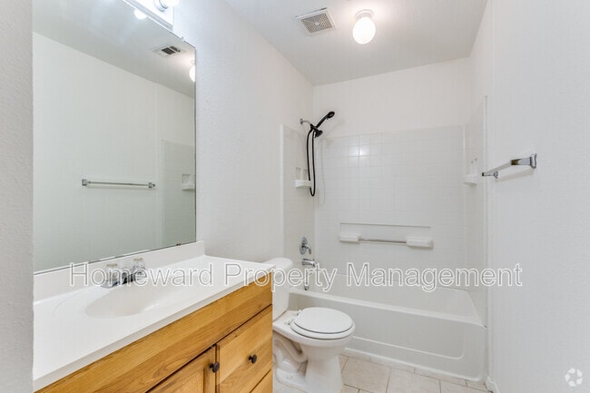 Building Photo - 125 Cambridge Dr Rental