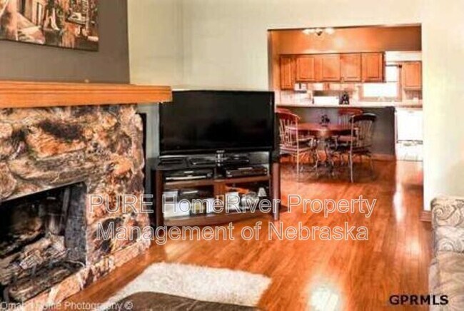 1009 N 49th Ave