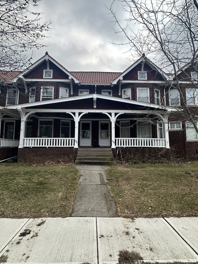 1141 Lakeland Ave