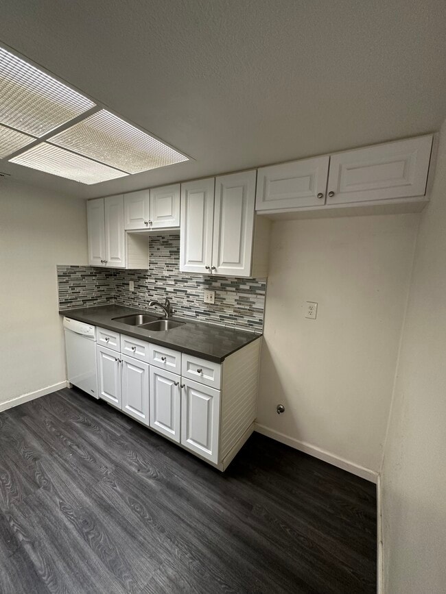 Photo - 9121 Nasreen Dr