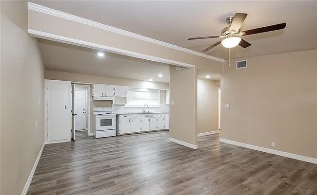 Photo - 4713 Dahlia Ln