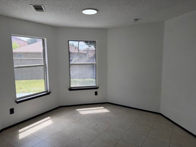 Photo - 5107 Whitehaven Dr