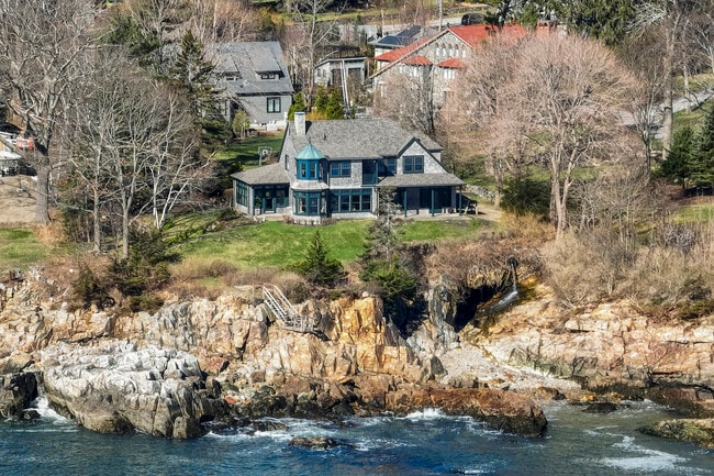 Photo - 876 Shore Rd House