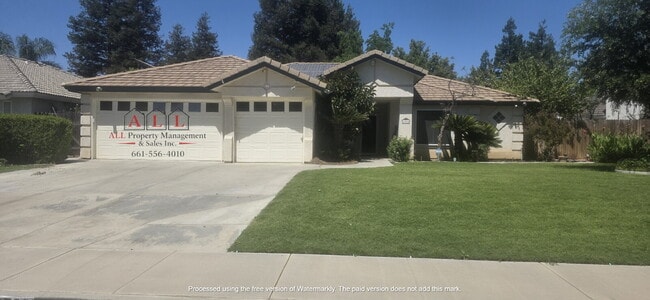 Building Photo - 4 Bed | 2 Bath Home with Sunroom, Outdoor Kitchen & Backyard Oasis