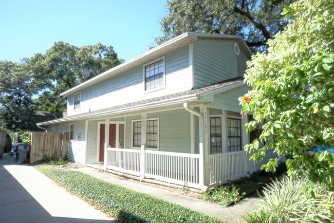 Building Photo - 2-Bed, 1.5-Bath, South Tampa Condo