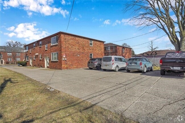 Building Photo - 626 Kenmore Ave Rental