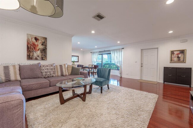 Photo - 740 Ridgewood Ln