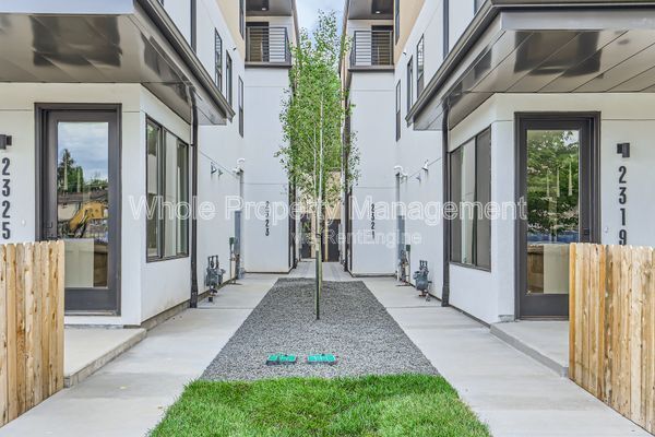 Photo - 2321 S High St