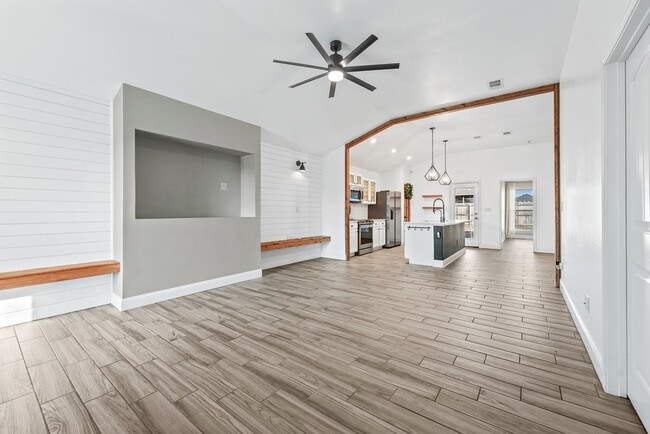 Photo - 1209 E 89th St