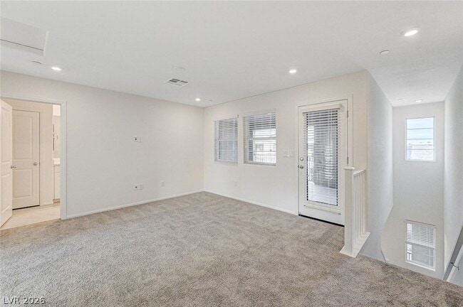 Photo - 5740 CRENELLATED St