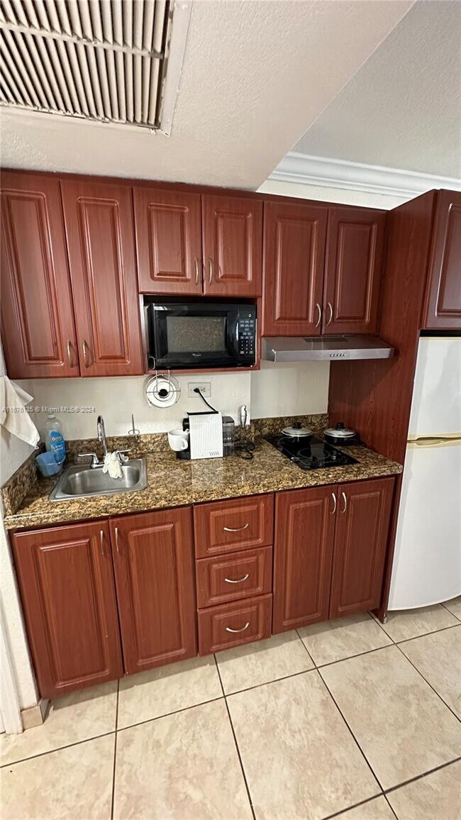 19201 Collins Ave Condo Unit 628 Condo for Rent in Sunny Isles Beach