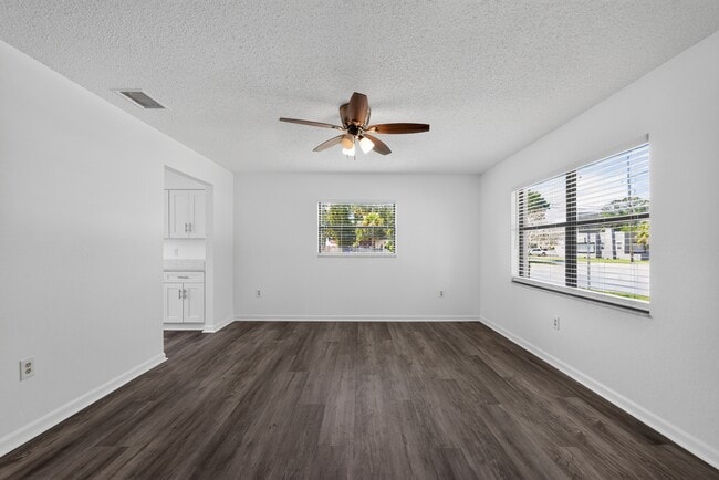 Photo - 526 Rosery Rd NW