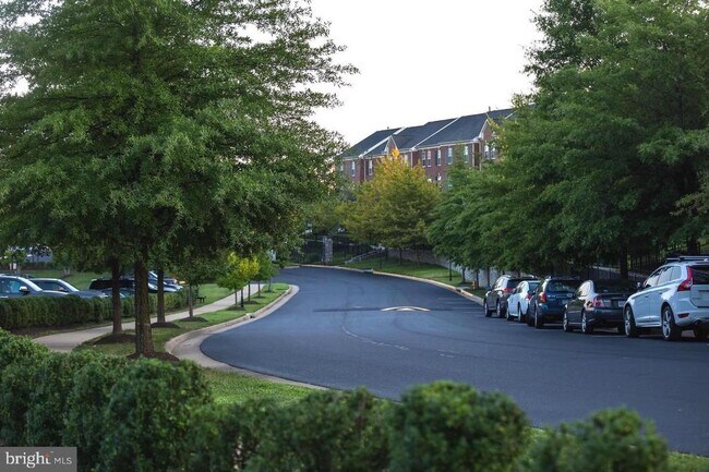 Photo - 2456 Eastbourne Dr