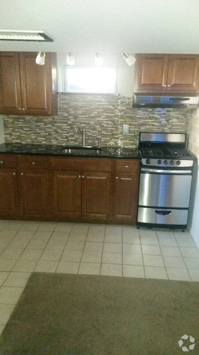 Building Photo - 155 Lenox St Rental