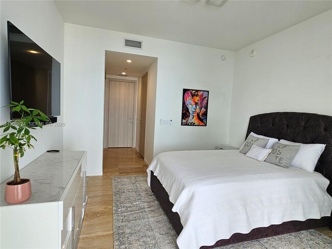 Photo - 1000 Brickell Plaza