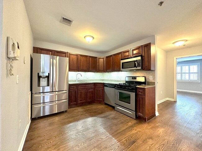 Photo - 135 38th St Condo Unit 309