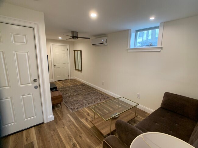 Photo - 165 Chiswick Rd Unit B